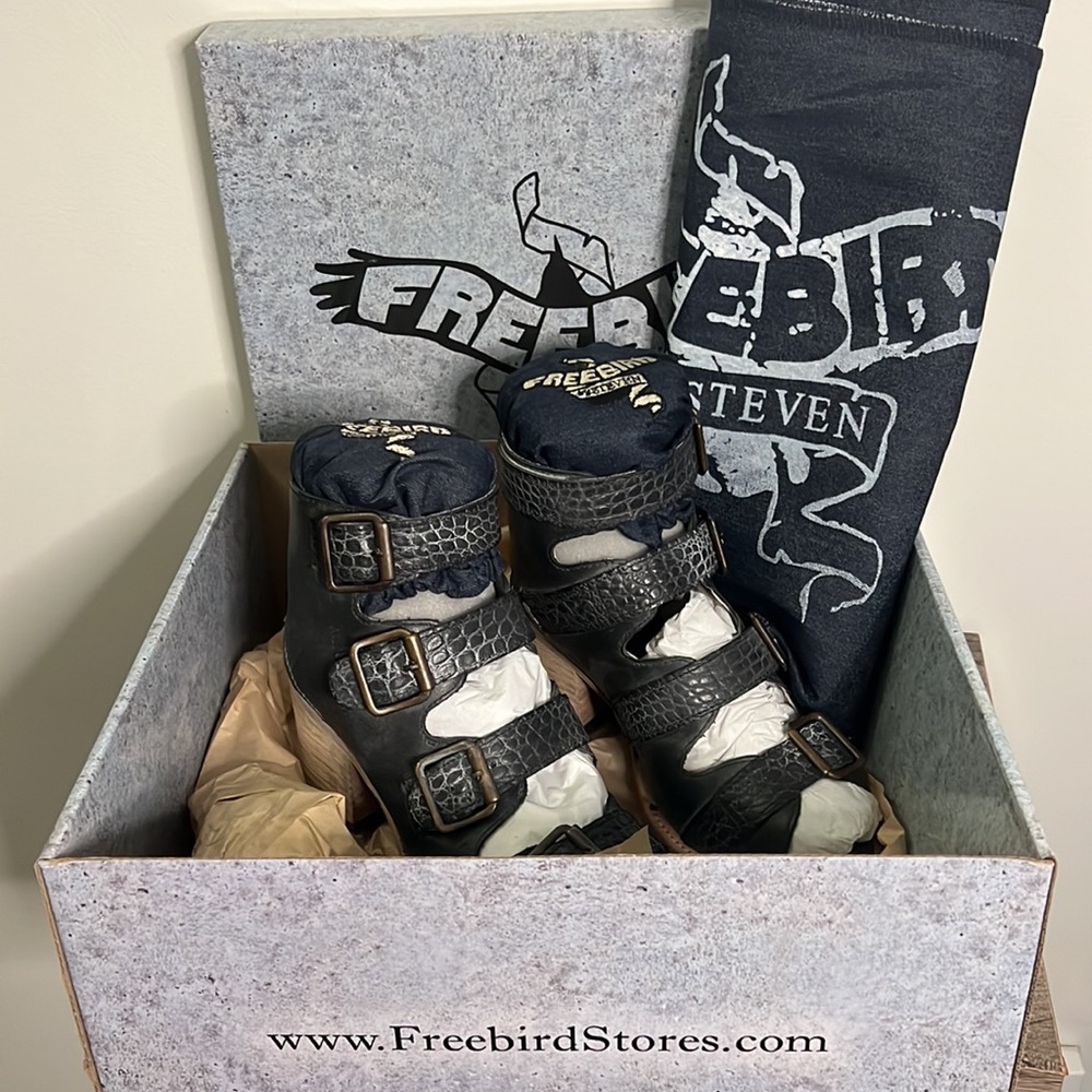 Freebird by Steve with box, dust cover and foam for around ankle
